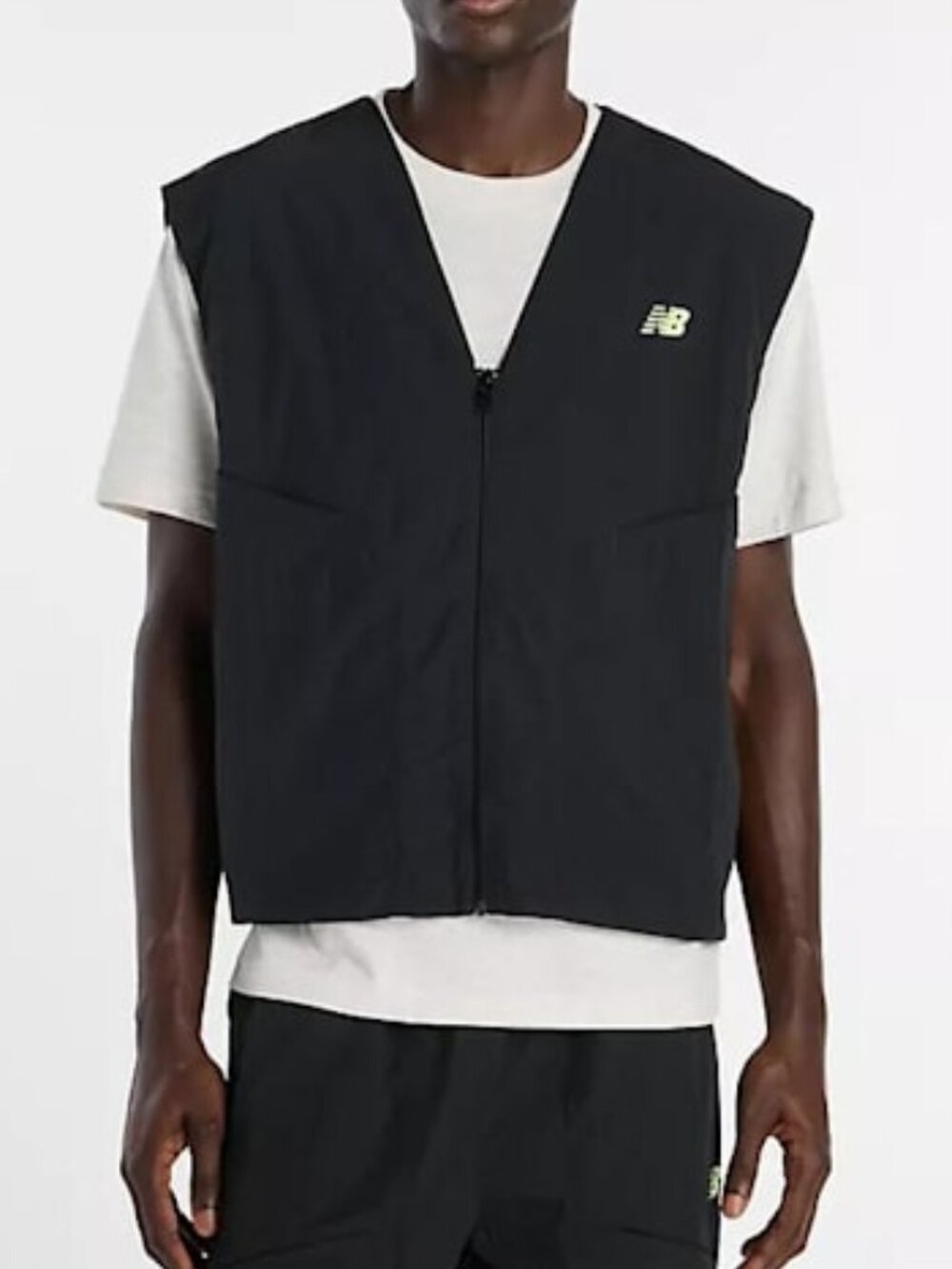 New Balance Black Castlefield Woven Vest in Medium